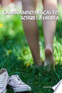 Caminando Descalzo Sobre La Hierba