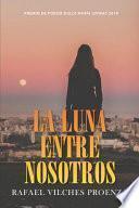 La Luna Entre Nosotros